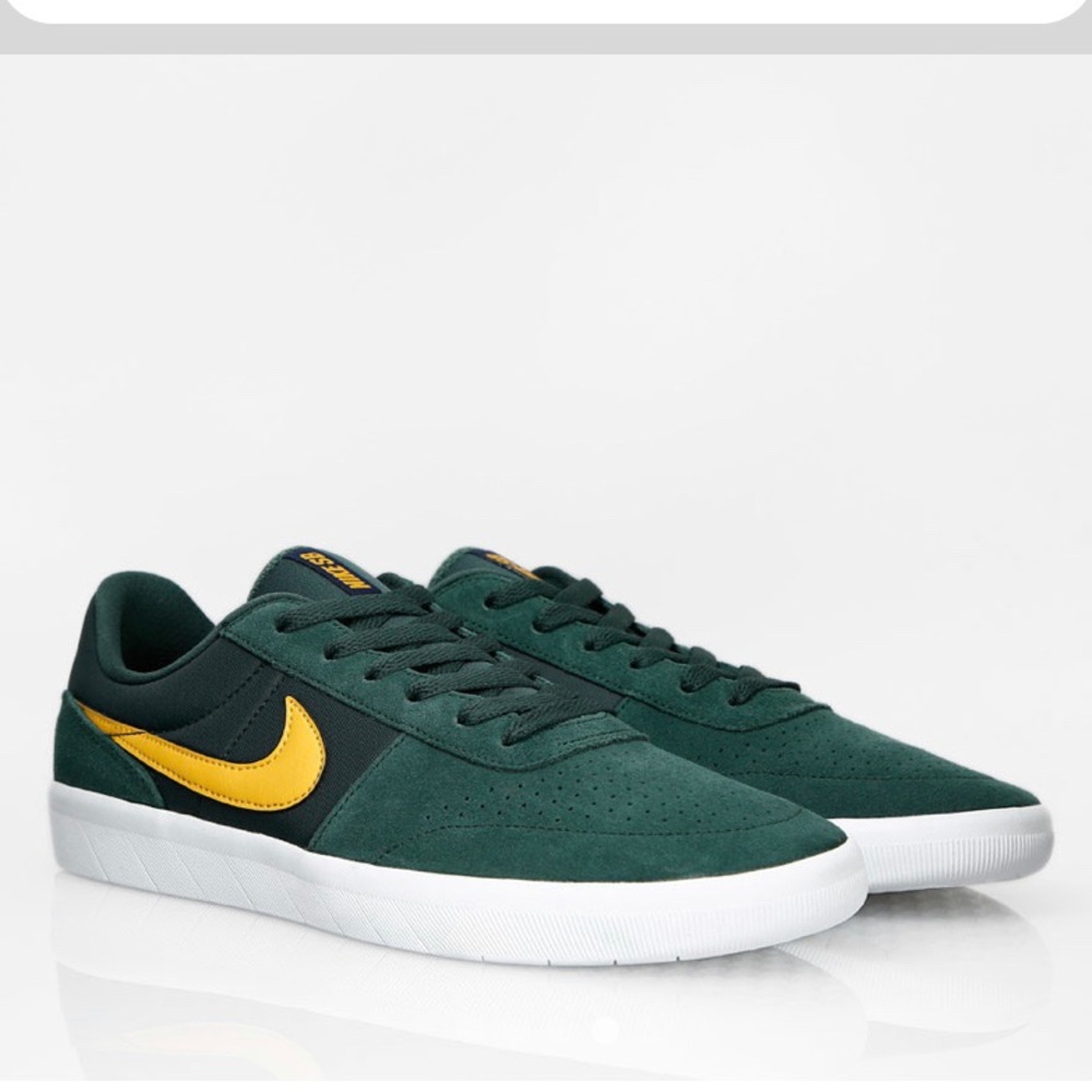 Nike SB Team Classic